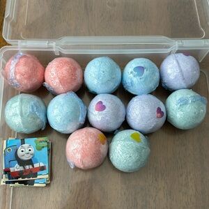 Homemade kids bath bombs w/Thomas & Friends minis